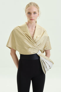 VICKTEERUT Short Sleeve Cropped Blouse with Drape Detail เสื้อครอป แขนสั้น ตกแต่งเดรป