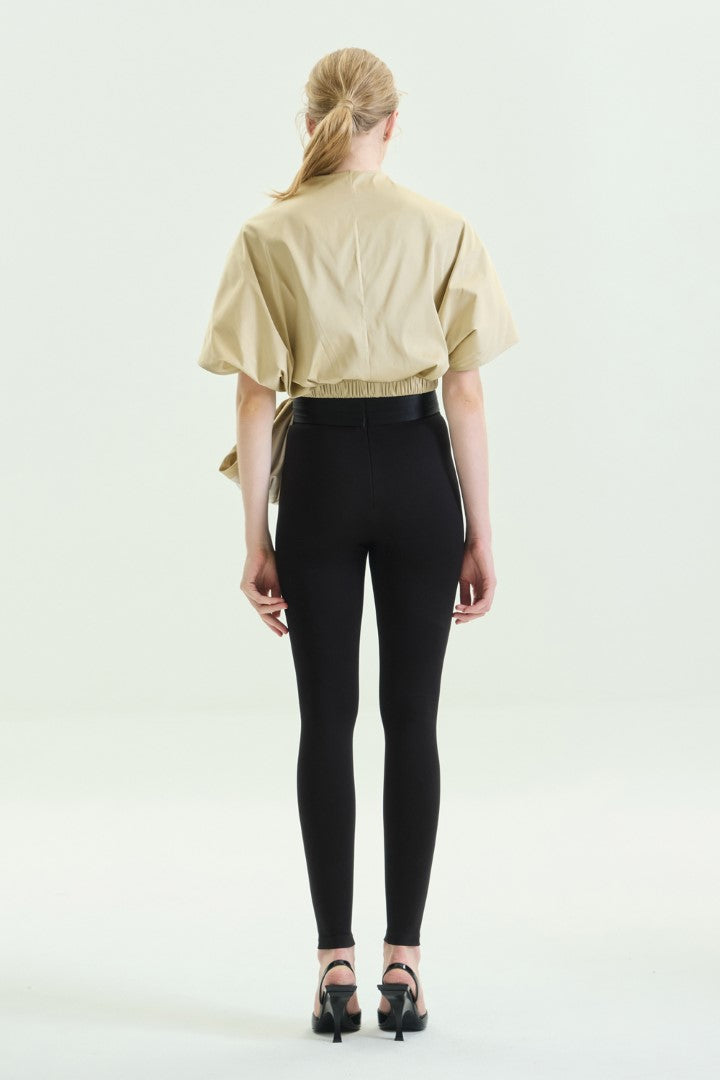 VICKTEERUT Short Sleeve Cropped Blouse with Drape Detail เสื้อครอป แขนสั้น ตกแต่งเดรป