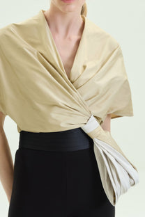 VICKTEERUT Short Sleeve Cropped Blouse with Drape Detail เสื้อครอป แขนสั้น ตกแต่งเดรป
