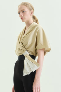 VICKTEERUT Short Sleeve Cropped Blouse with Drape Detail เสื้อครอป แขนสั้น ตกแต่งเดรป