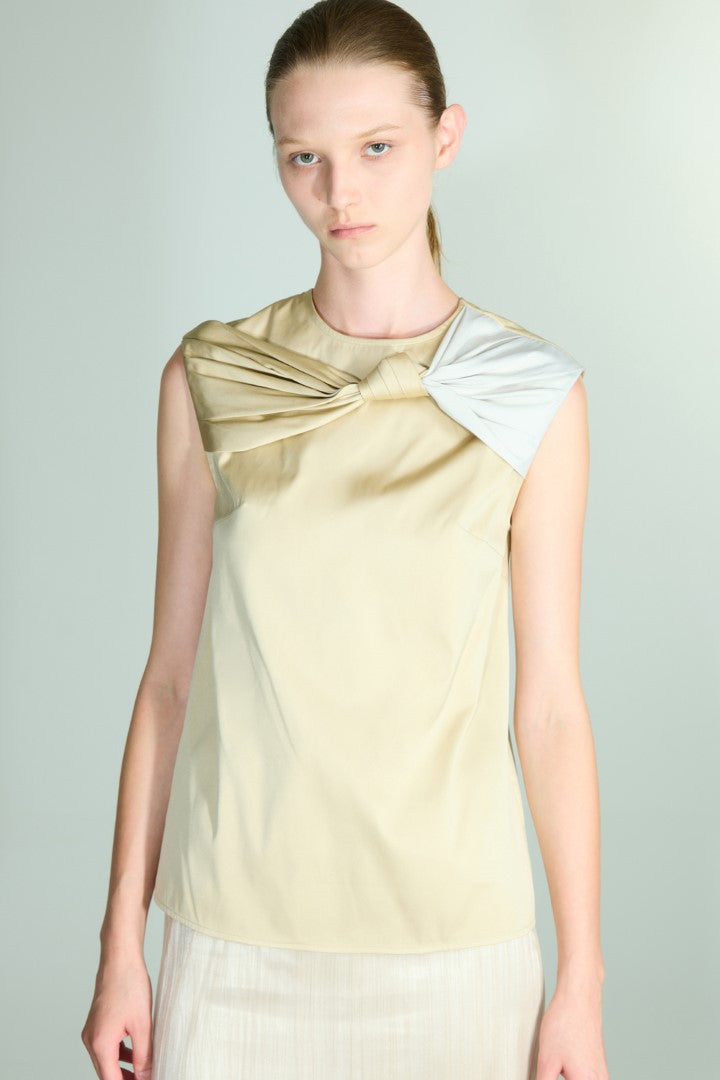 VICKTEERUT Sleeveless Blouse with Drape Detail เสื้อแขนกุด ตกแต่งเดรป