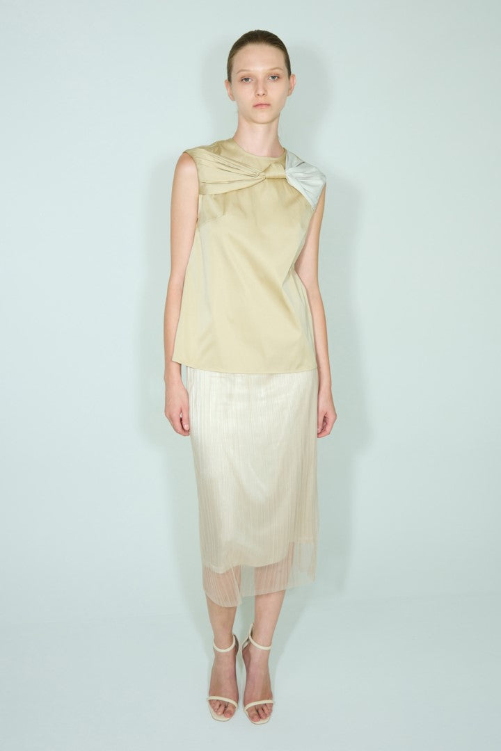 VICKTEERUT Sleeveless Blouse with Drape Detail เสื้อแขนกุด ตกแต่งเดรป