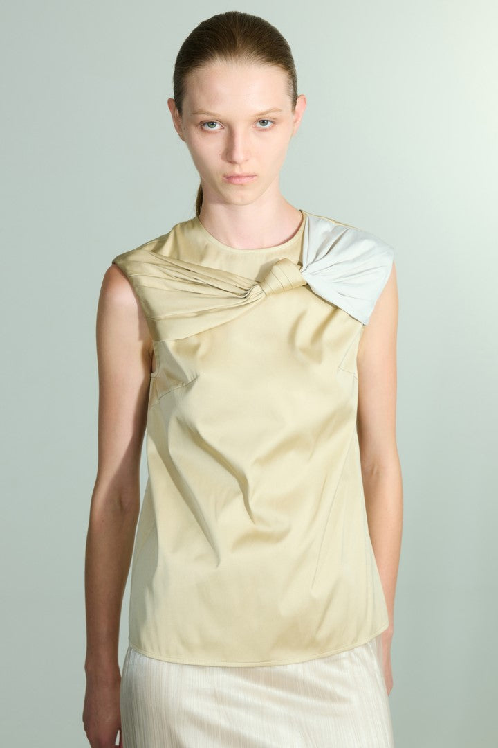 VICKTEERUT Sleeveless Blouse with Drape Detail เสื้อแขนกุด ตกแต่งเดรป