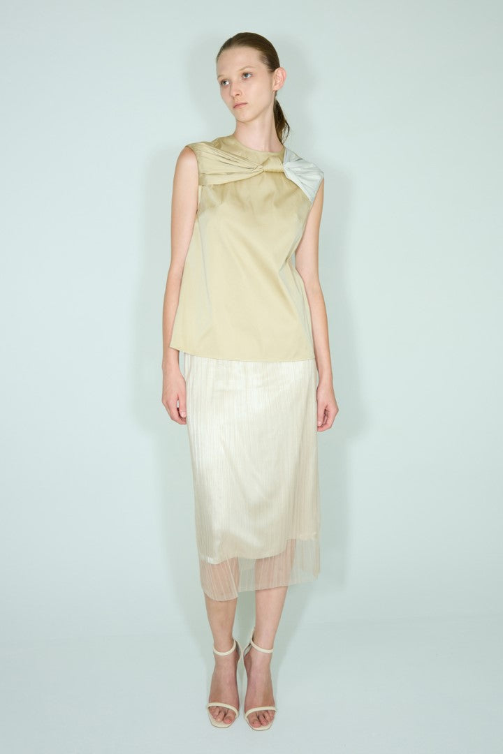 VICKTEERUT Sleeveless Blouse with Drape Detail เสื้อแขนกุด ตกแต่งเดรป