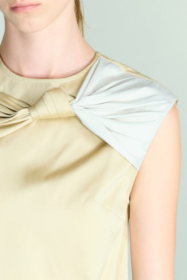 VICKTEERUT Sleeveless Blouse with Drape Detail เสื้อแขนกุด ตกแต่งเดรป