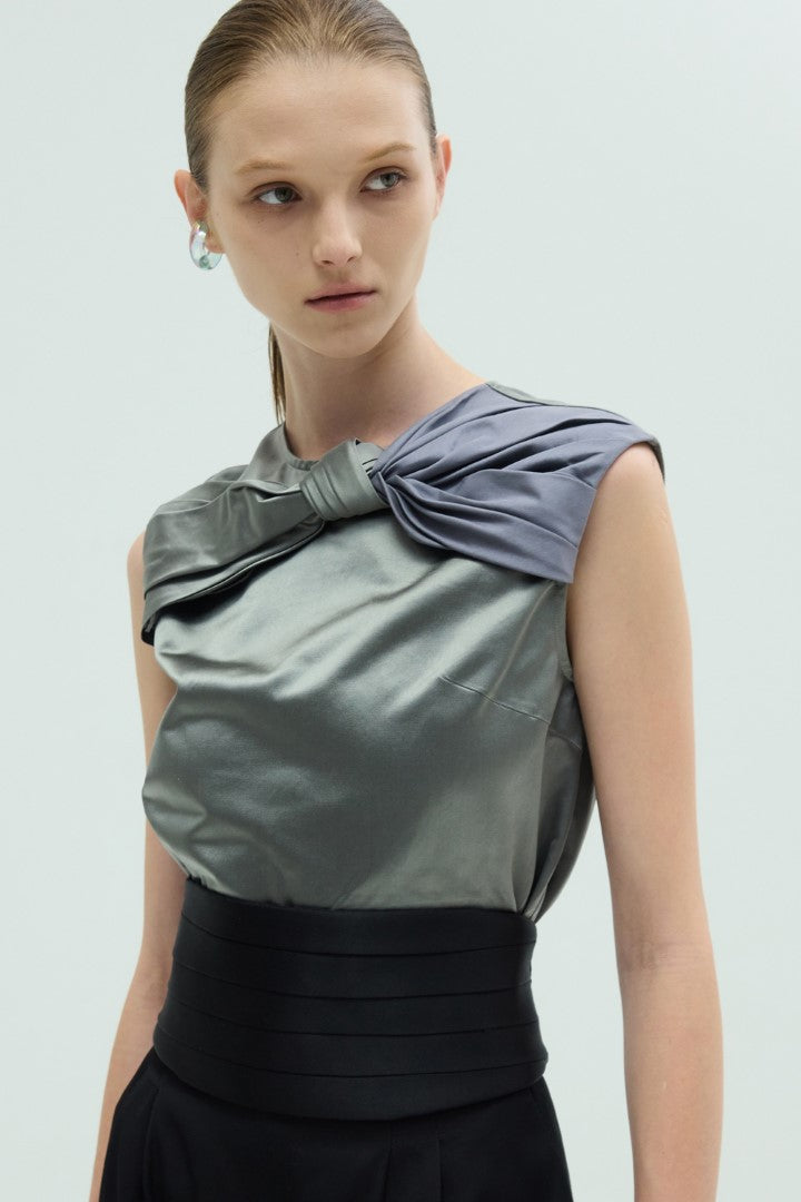 VICKTEERUT Sleeveless Blouse with Drape Detail เสื้อแขนกุด ตกแต่งเดรป