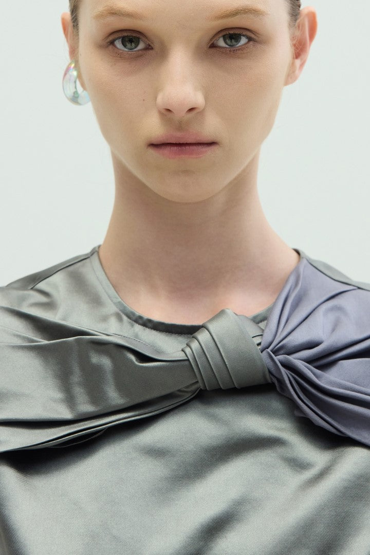 VICKTEERUT Sleeveless Blouse with Drape Detail เสื้อแขนกุด ตกแต่งเดรป