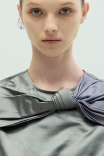 VICKTEERUT Sleeveless Blouse with Drape Detail เสื้อแขนกุด ตกแต่งเดรป