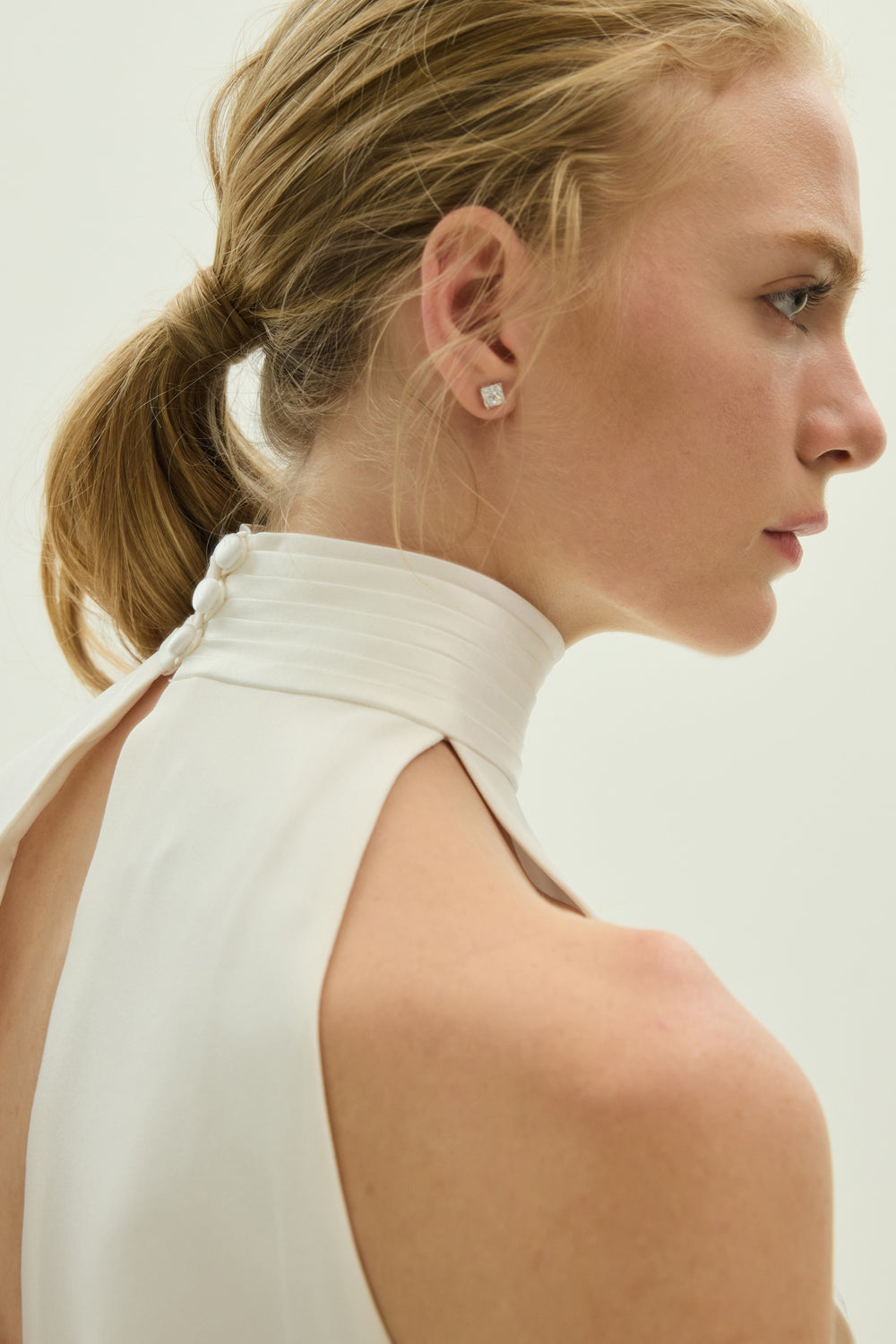 VICKTEERUT Halter Neck Blouse with Tuck Pleat Detail เสื้อคล้องคอ คอปีน ตีเกล็ด