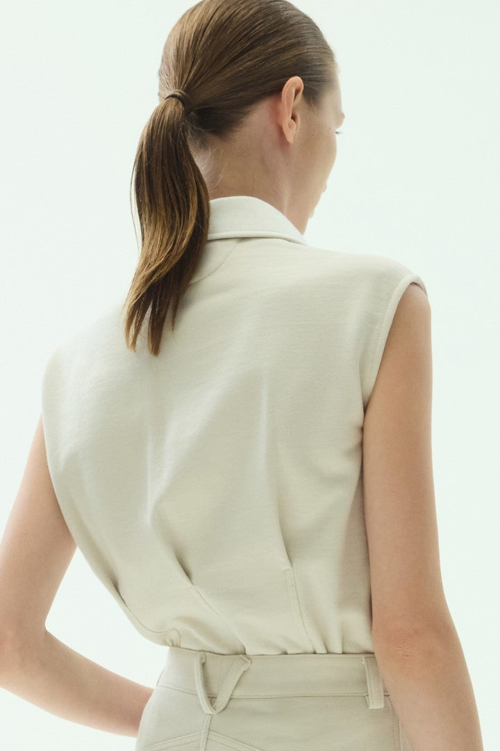 VICKTEERUT Sleeveless Collar Blouse with Zip Detail  เสื้อแขนกุด คอปก ตกแต่งซิป