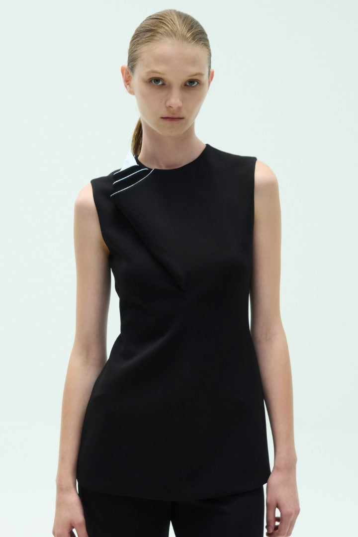 VICKTEERUT Sleeveless Blouse with Sculptural  Fabric Roll เสื้อแขนกุด ตกแต่งผ้าม้วน