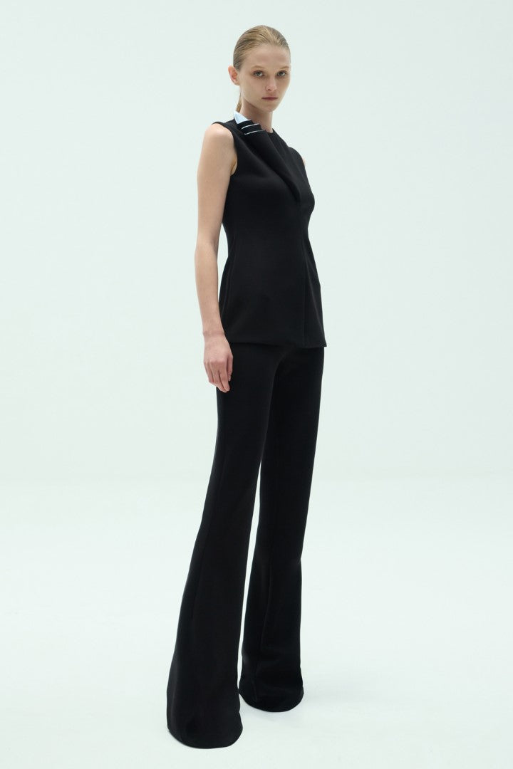 VICKTEERUT Sleeveless Blouse with Sculptural  Fabric Roll เสื้อแขนกุด ตกแต่งผ้าม้วน