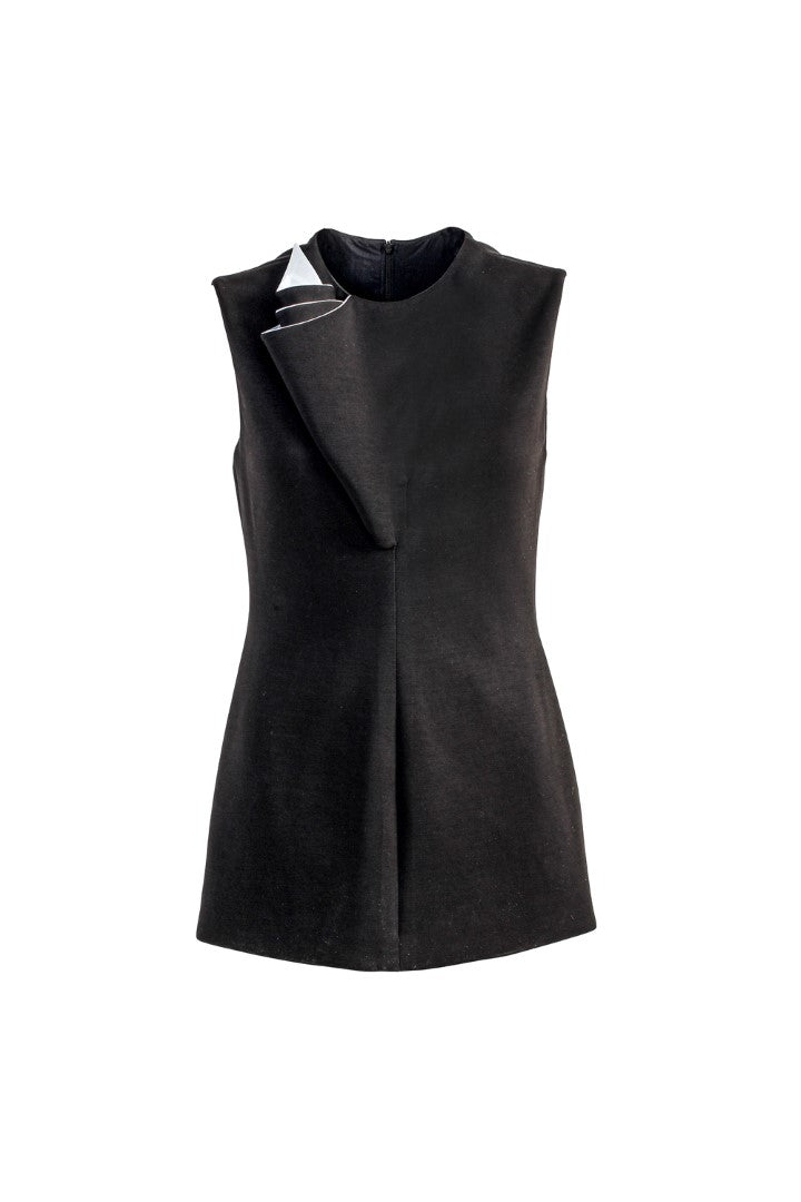VICKTEERUT Sleeveless Blouse with Sculptural  Fabric Roll เสื้อแขนกุด ตกแต่งผ้าม้วน