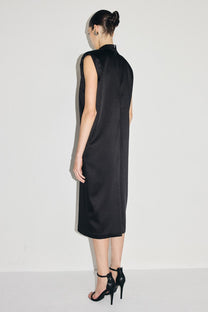 VICKTEERUT Sleeveless Tuxedo Bib Shift Dress with Detachable Bow เดรสแขนกุด ตีเกล็ด ปกทักซีโด พร้อมโบว์ถอดออกได้