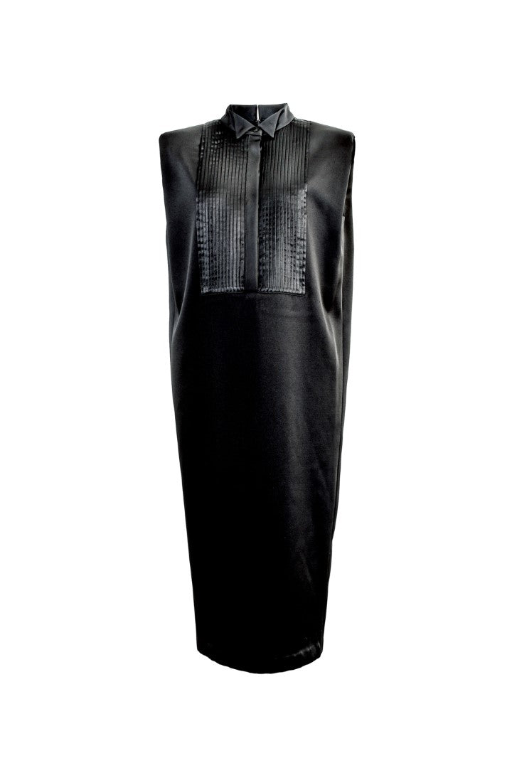VICKTEERUT Sleeveless Tuxedo Bib Shift Dress with Detachable Bow เดรสแขนกุด ตีเกล็ด ปกทักซีโด พร้อมโบว์ถอดออกได้