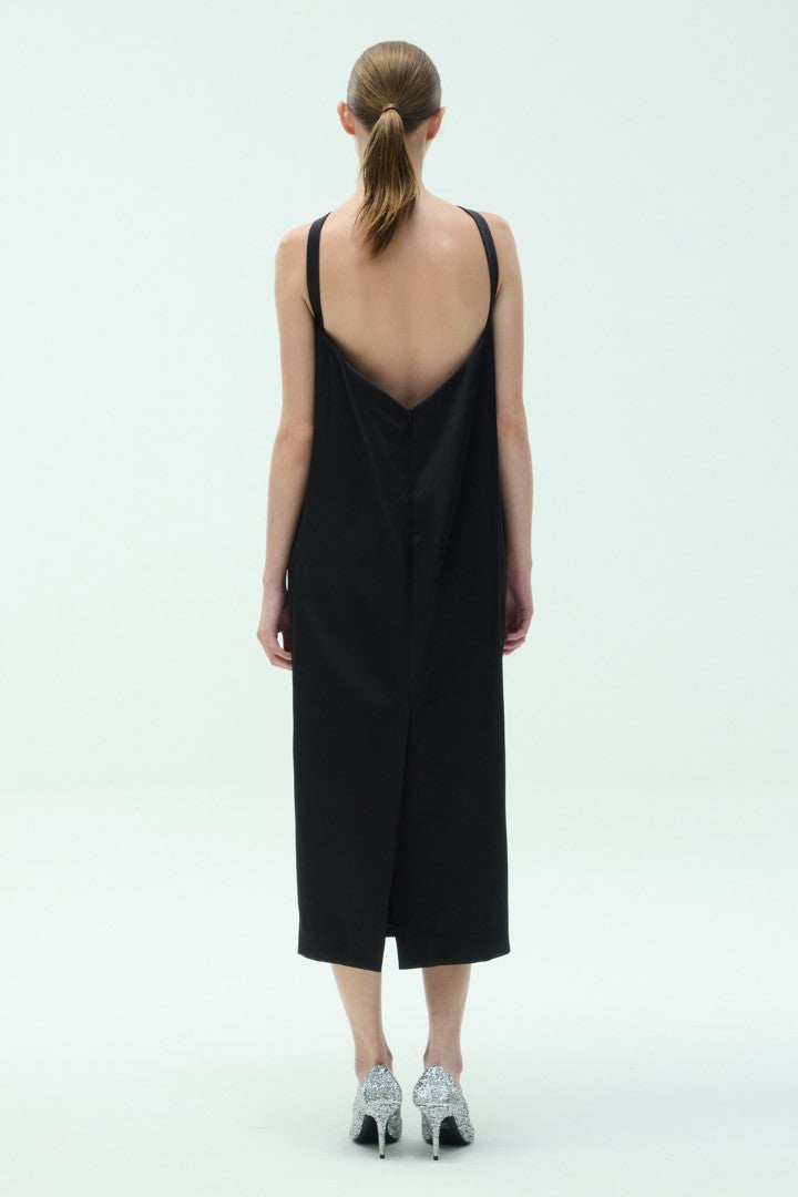VICKTEERUT Halter Neck Cocoon Dress with Bow Detail เดรสคล้องคอ เดรสมิดิ ตกแต่งโบว์