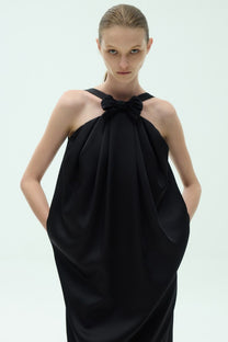 VICKTEERUT Halter Neck Cocoon Dress with Bow Detail เดรสคล้องคอ เดรสมิดิ ตกแต่งโบว์