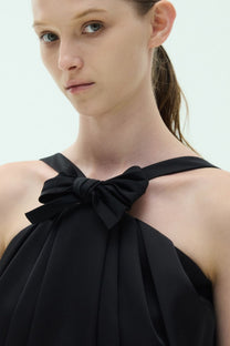 VICKTEERUT Halter Neck Cocoon Dress with Bow Detail เดรสคล้องคอ เดรสมิดิ ตกแต่งโบว์