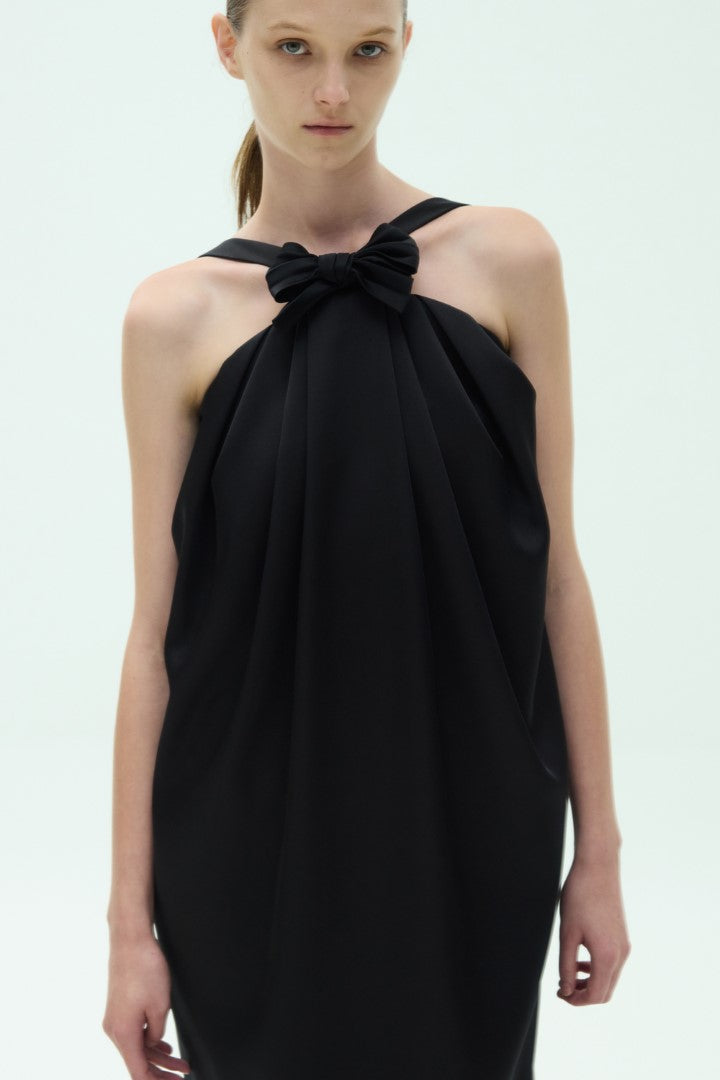 VICKTEERUT Halter Neck Cocoon Dress with Bow Detail เดรสคล้องคอ เดรสมิดิ ตกแต่งโบว์