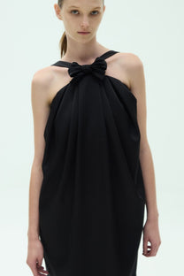 VICKTEERUT Halter Neck Cocoon Dress with Bow Detail เดรสคล้องคอ เดรสมิดิ ตกแต่งโบว์