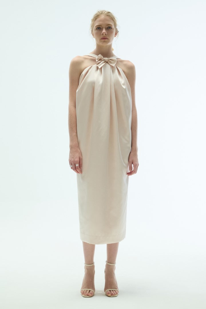 VICKTEERUT Halter Neck Cocoon Dress with Bow Detail เดรสคล้องคอ เดรสมิดิ ตกแต่งโบว์