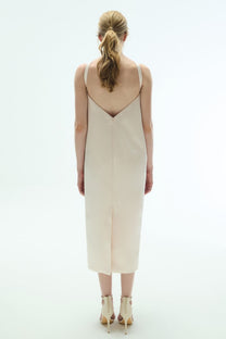 VICKTEERUT Halter Neck Cocoon Dress with Bow Detail เดรสคล้องคอ เดรสมิดิ ตกแต่งโบว์