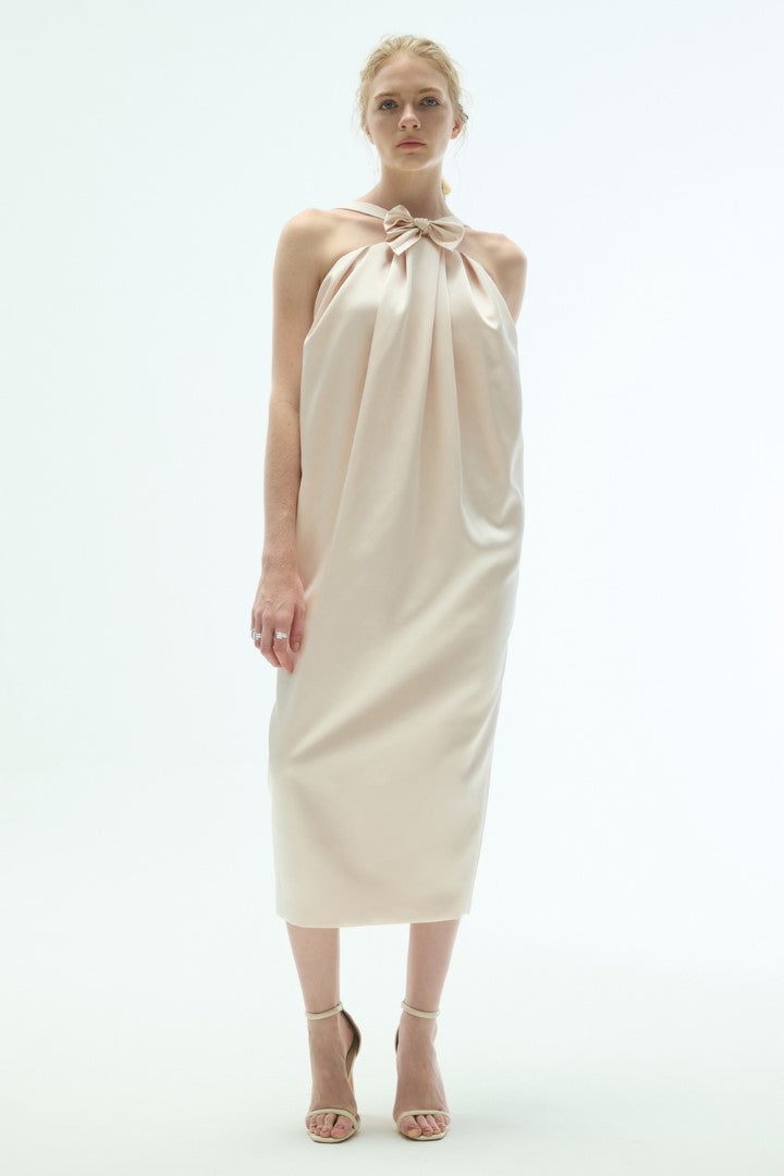 VICKTEERUT Halter Neck Cocoon Dress with Bow Detail เดรสคล้องคอ เดรสมิดิ ตกแต่งโบว์