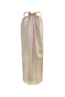 VICKTEERUT Halter Neck Cocoon Dress with Bow Detail เดรสคล้องคอ เดรสมิดิ ตกแต่งโบว์