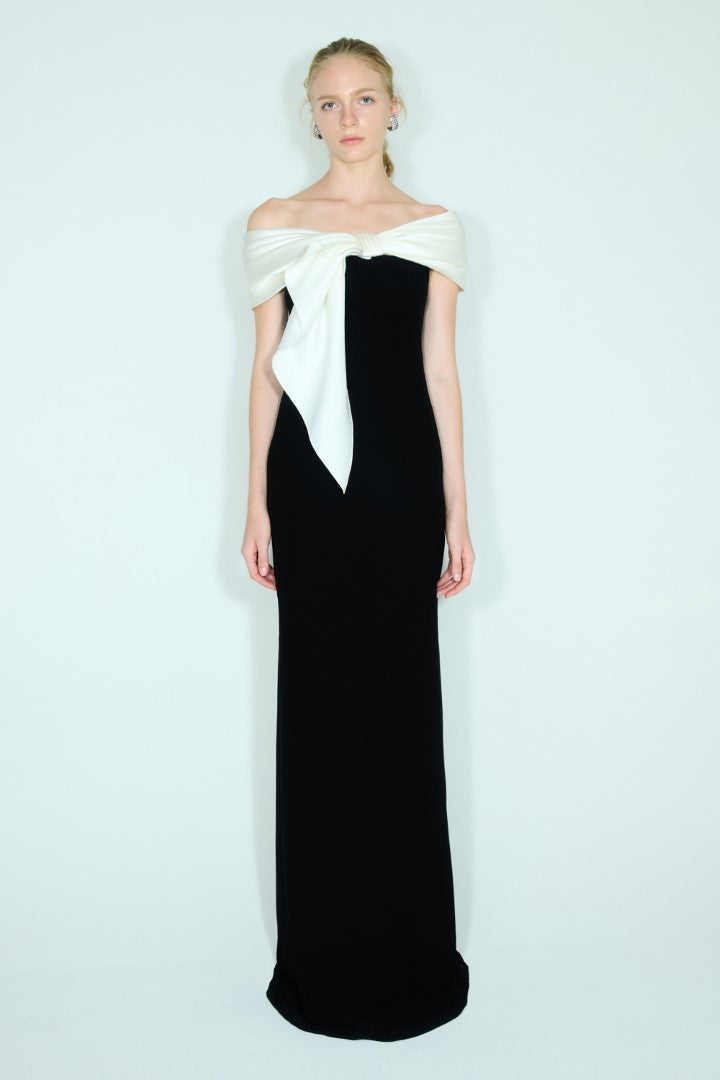 VICKTEERUT Off Shoulder Drape Column Gown เดรสยาว เปิดไหล่ ตัดต่อผ้าสีขาวดำ