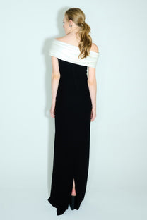 VICKTEERUT Off Shoulder Drape Column Gown เดรสยาว เปิดไหล่ ตัดต่อผ้าสีขาวดำ