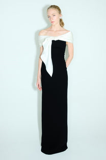VICKTEERUT Off Shoulder Drape Column Gown เดรสยาว เปิดไหล่ ตัดต่อผ้าสีขาวดำ