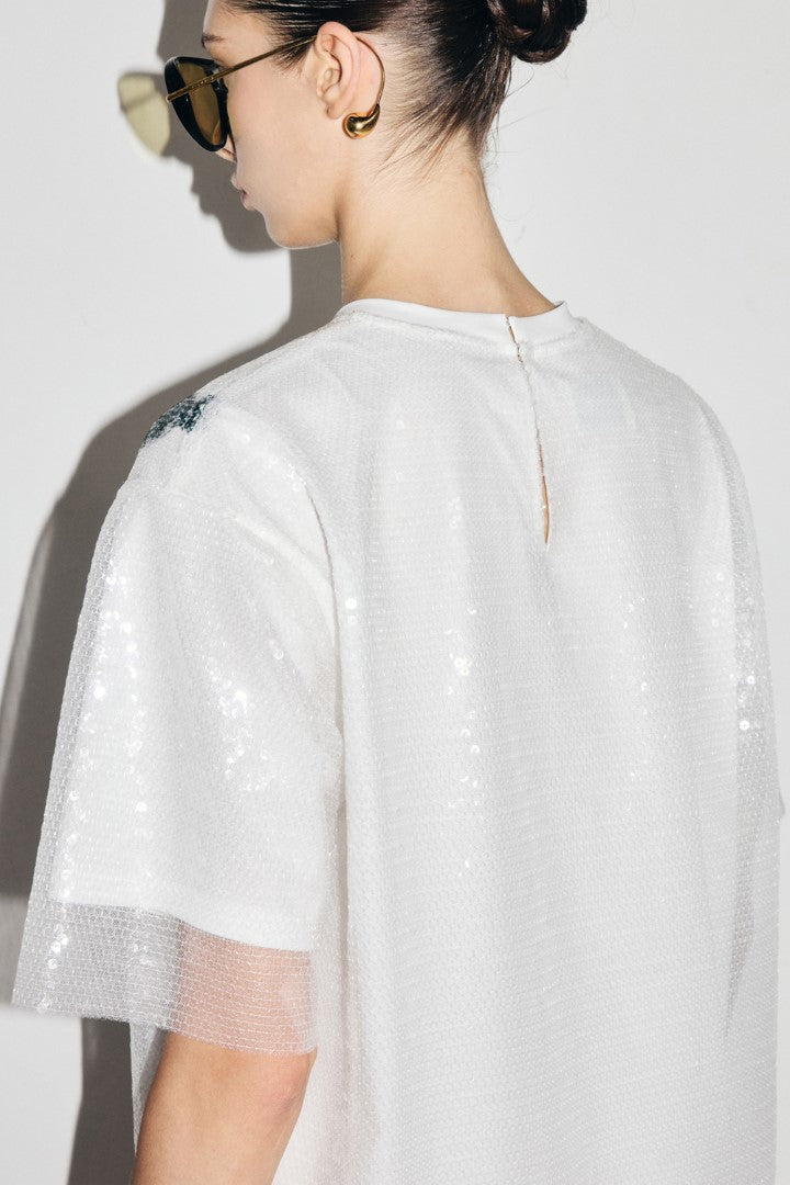 VICKTEERUT Oversized Short-Sleeve Sequinned Blouse เสื้อแขนสั้น ทรงโอเวอร์ไซส์ ปักเลื่อม พิมพ์ลาย