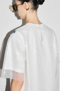 VICKTEERUT Oversized Short-Sleeve Sequinned Blouse เสื้อแขนสั้น ทรงโอเวอร์ไซส์ ปักเลื่อม พิมพ์ลาย