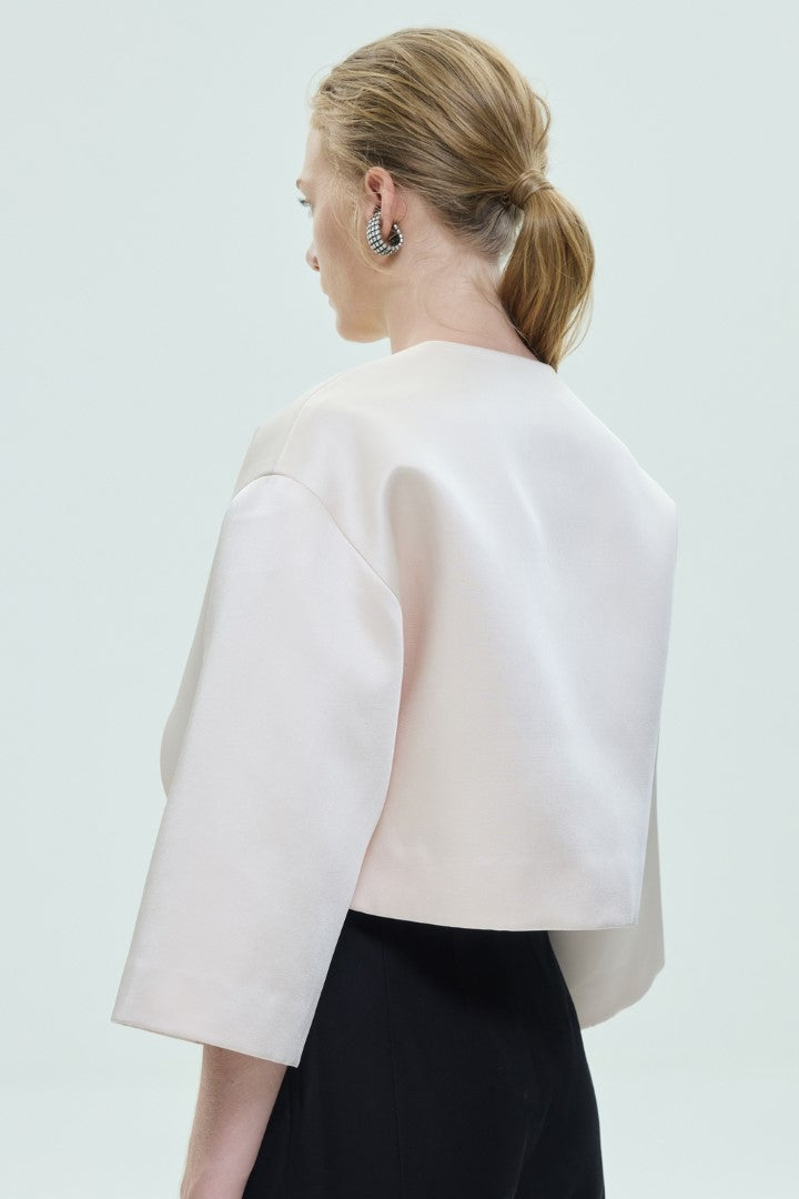 VICKTEERUT Cropped Three-Quarter Sleeve Jacket เสื้อแจ๊คเก็ตตัวสั้น แขนสามส่วน