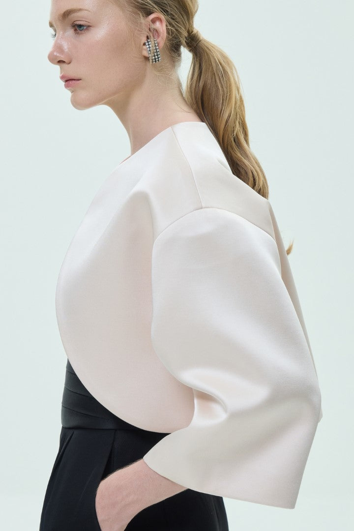 VICKTEERUT Cropped Three-Quarter Sleeve Jacket เสื้อแจ๊คเก็ตตัวสั้น แขนสามส่วน