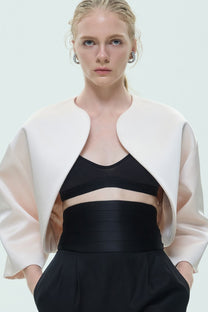 VICKTEERUT Cropped Three-Quarter Sleeve Jacket เสื้อแจ๊คเก็ตตัวสั้น แขนสามส่วน