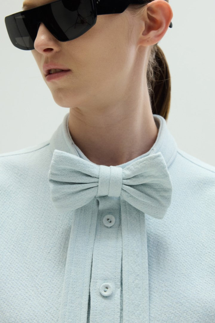 VICKTEERUT Oversized Long Sleeve Blouse with Bow Detail เสื้อแขนยาว ทรงโอเวอร์ไซส์ ตกแต่งโบว์