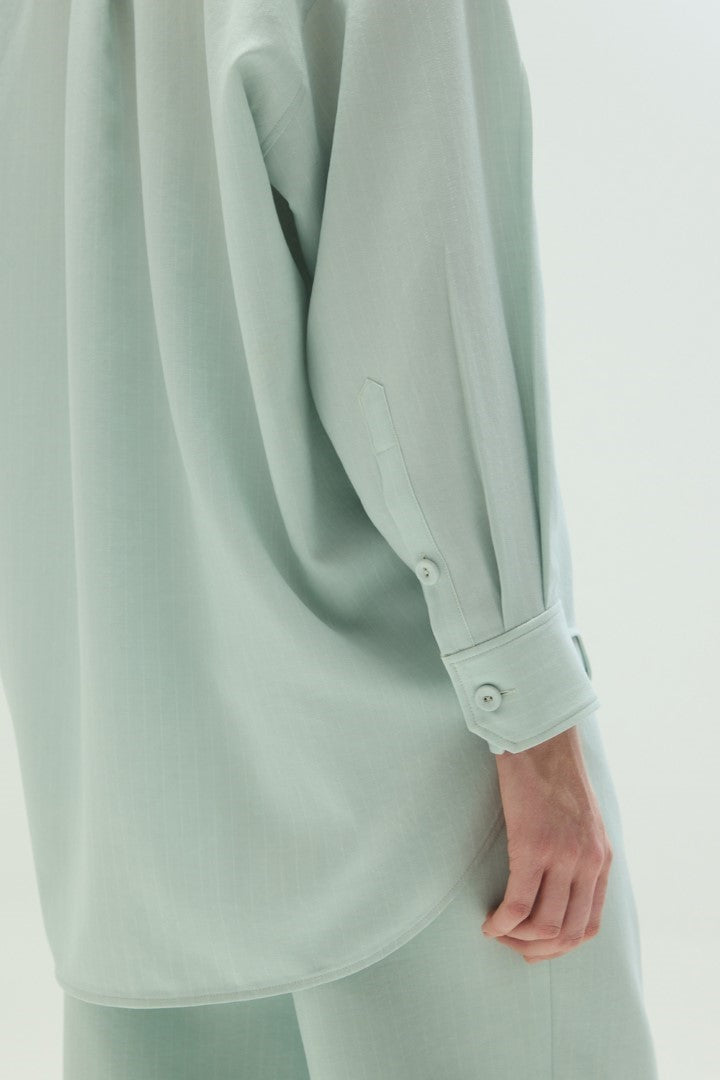 VICKTEERUT Oversized Long Sleeve Blouse with Bow Detail เสื้อแขนยาว ทรงโอเวอร์ไซส์ ตกแต่งโบว์