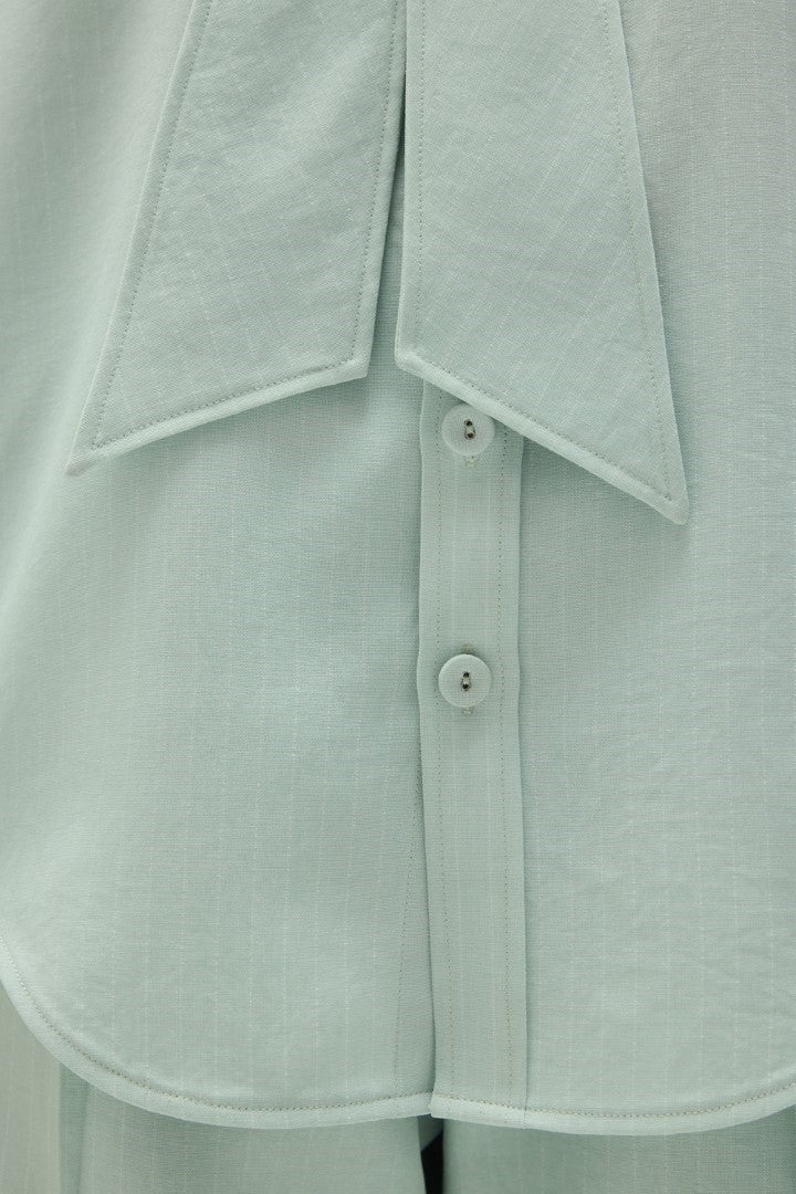 VICKTEERUT Oversized Long Sleeve Blouse with Bow Detail เสื้อแขนยาว ทรงโอเวอร์ไซส์ ตกแต่งโบว์
