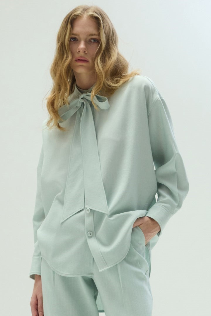 VICKTEERUT Oversized Long Sleeve Blouse with Bow Detail เสื้อแขนยาว ทรงโอเวอร์ไซส์ ตกแต่งโบว์