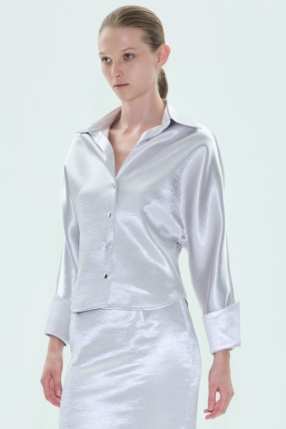 VICKTEERUT Batwing Sleeve Shirt เสื้อเชิ้ต แขนยาว แขนค้างคาว