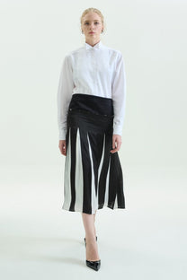 VICKTEERUT Oversized Tuxedo Bib Shirt with Detachable Bow เสื้อเชิ้ต แขนยาว ปกทักซีโด ทรงโอเวอร์ไซส์ ตกแต่งโบว์ถอดออกได้
