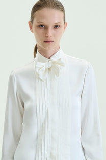 VICKTEERUT Long Sleeve Tuxedo Bib Shirt with Detachable Bow เสื้อเชิ้ต แขนยาว ปกทักซีโด ตกแต่งโบว์ถอดออกได้