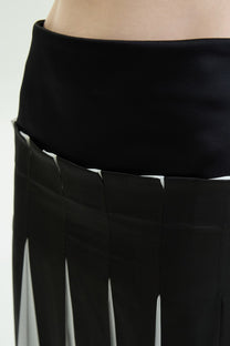 VICKTEERUT Pleated Midi Skirt กระโปรงจีบ สีขาวดำ