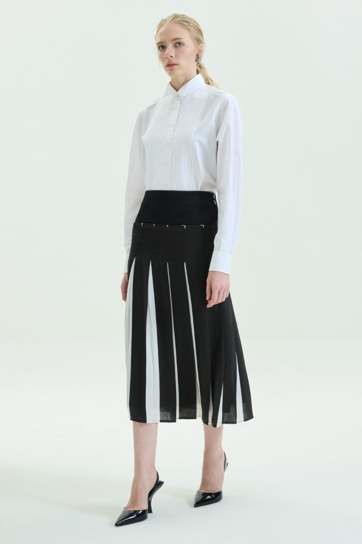 VICKTEERUT Pleated Midi Skirt กระโปรงจีบ สีขาวดำ