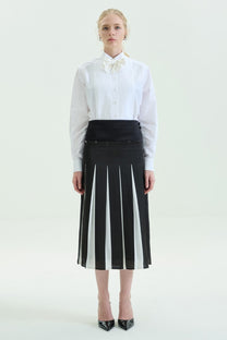 VICKTEERUT Pleated Midi Skirt กระโปรงจีบ สีขาวดำ