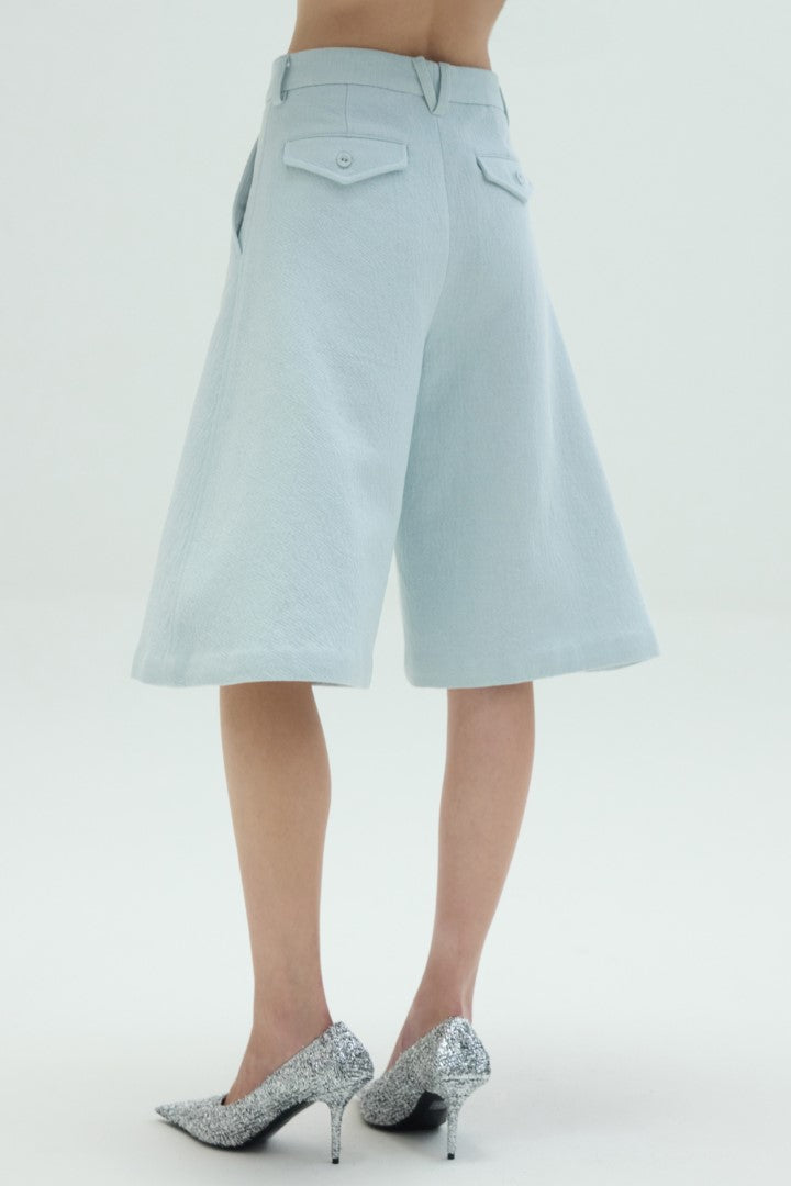 VICKTEERUT Three-Quarter Shorts with Front Pleats กางเกงขาสั้น ขาสามส่วน จีบหน้า