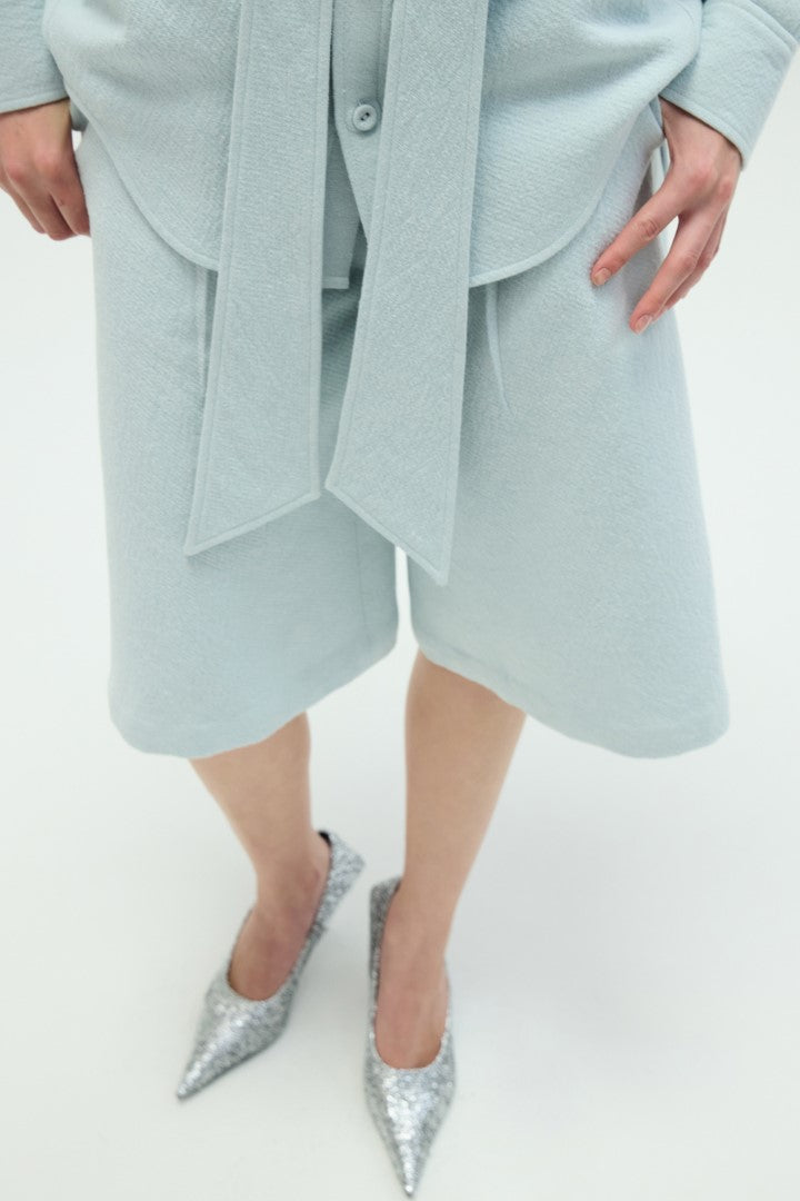 VICKTEERUT Three-Quarter Shorts with Front Pleats กางเกงขาสั้น ขาสามส่วน จีบหน้า
