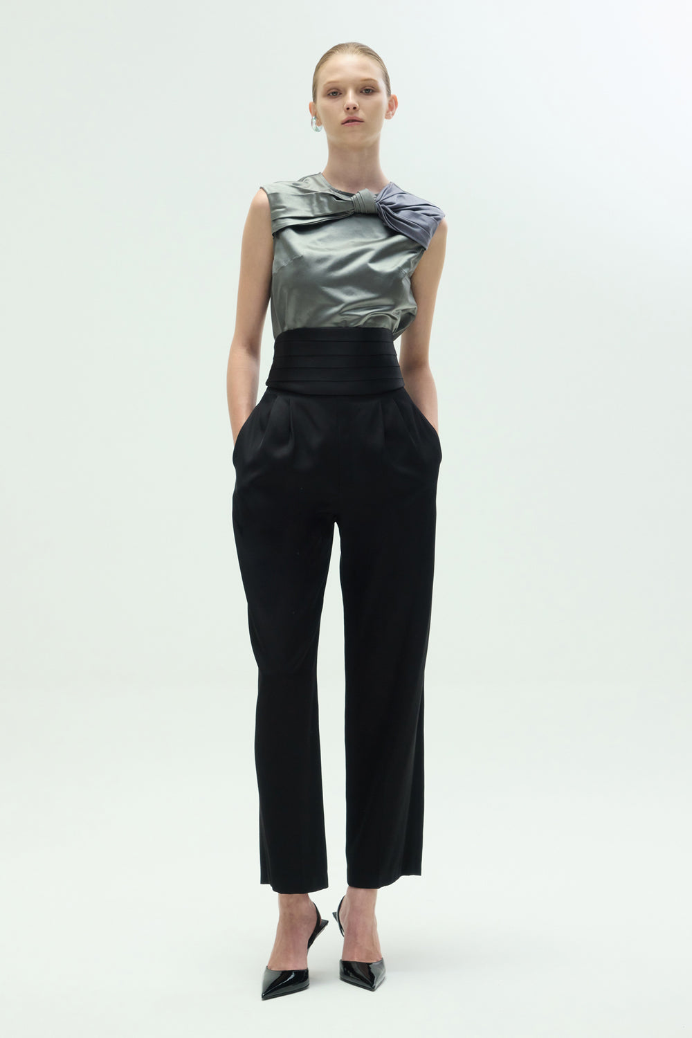 VICKTEERUT Front-Pleated Trousers with Detachable Cummerbund กางเกงขายาวจีบหน้า หร้อมขอบเอวตีเกล็ดถอดออกได้