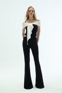 VICKTEERUT Bootcut Trousers with Cut-Out Detail กางเกงขาบาน ตกแต่งดีเทลคัตเอาท์